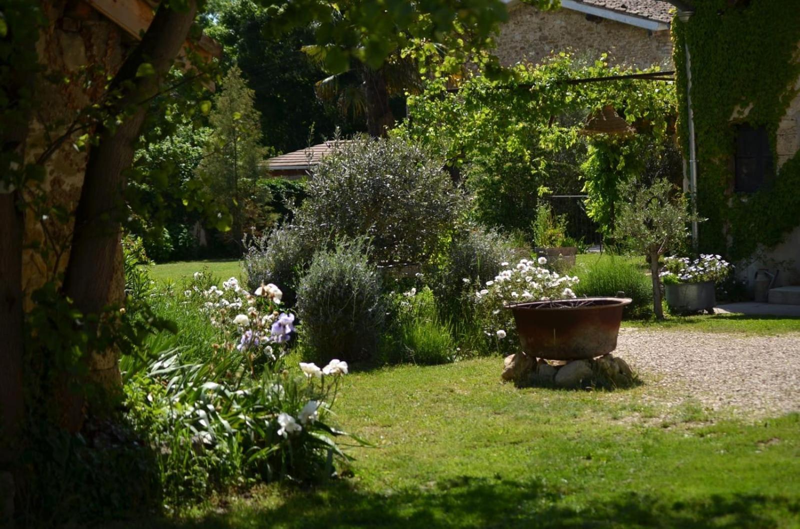 Ferme St Pierre 2 Suites Avec Repas, Piscine, Clim, Cheminee Ou Baignoire Spa Chabeuil エクステリア 写真